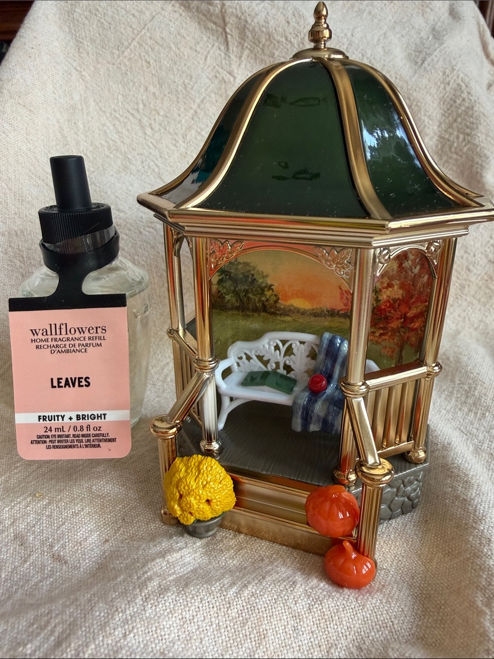 NWT ~ ✨Gilmore Girls✨ Mini Gazebo with Autumn Details Wallflowers Warmer & Oil